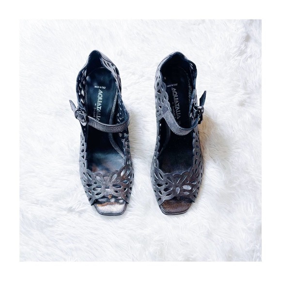 Aquatalia Metallic Grey Open Toe Heels Laser Etched Lace SZ6.5 Italy - Picture 1 of 11